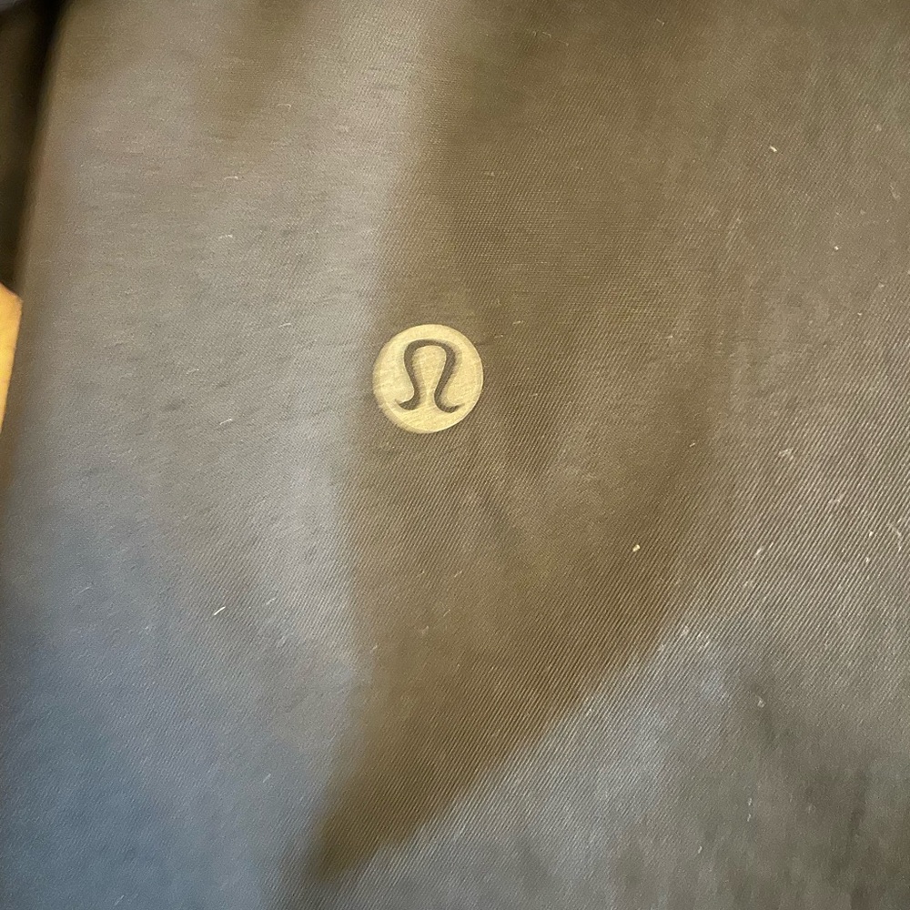 Lululemon Black Hooded Rain Jacket High Low Hem Lightweight Shell Zip Front Sz 4 - Picture 3 of 6